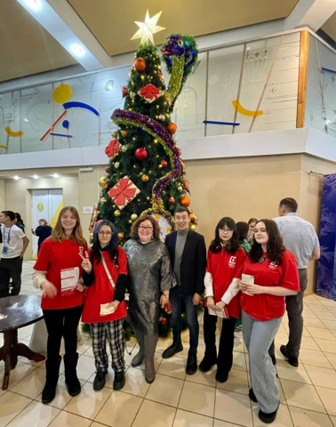 Колледж совместно с Мастерской креативных профессий провели для гостей Елки главы Якутии мастер-классы по скетчингу на мольберте и планшете, цифровому дизайну и анимации.